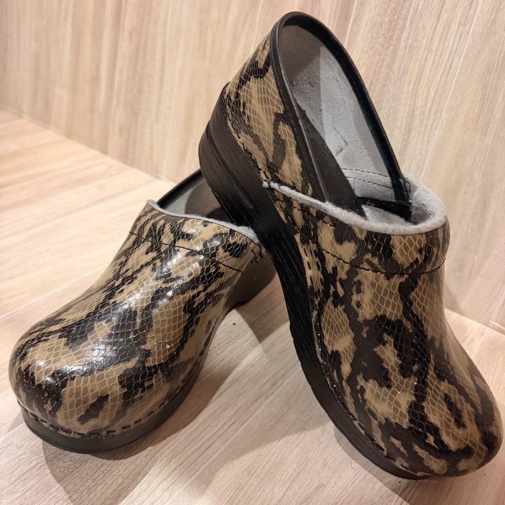 Dansko Professional Clogs Snakeskin Embossed Leather Tan Black 39 Flawed